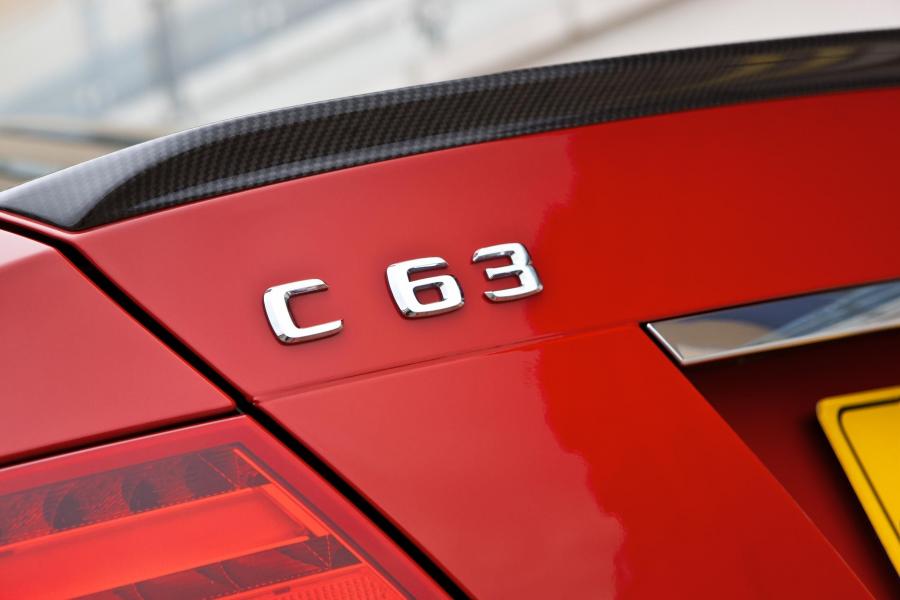  Mercedes-Benz C63 AMG Saloon 2013 года  (фото 14 из 22)